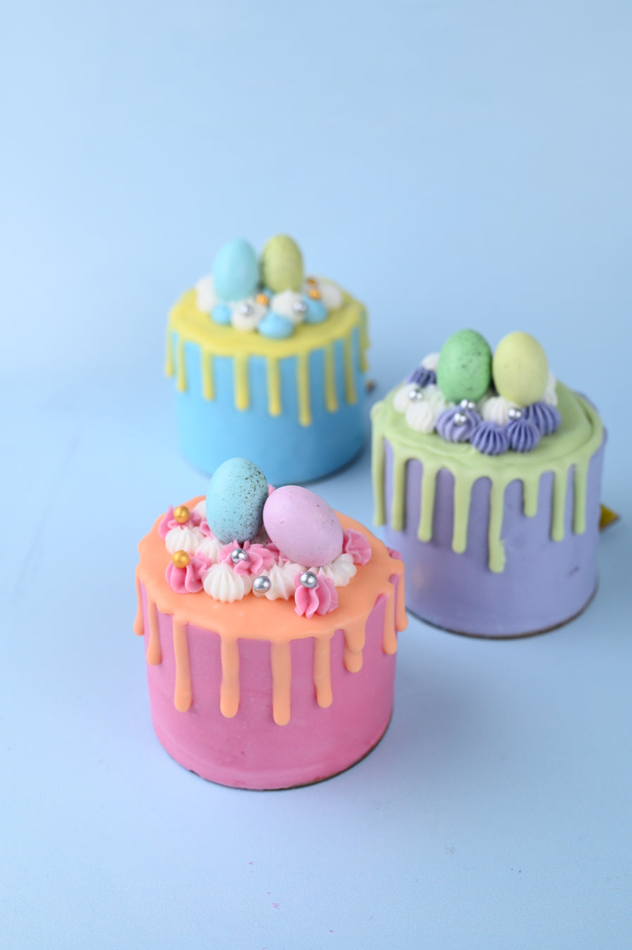Hop into Easter with these Mini Pastel Cakes