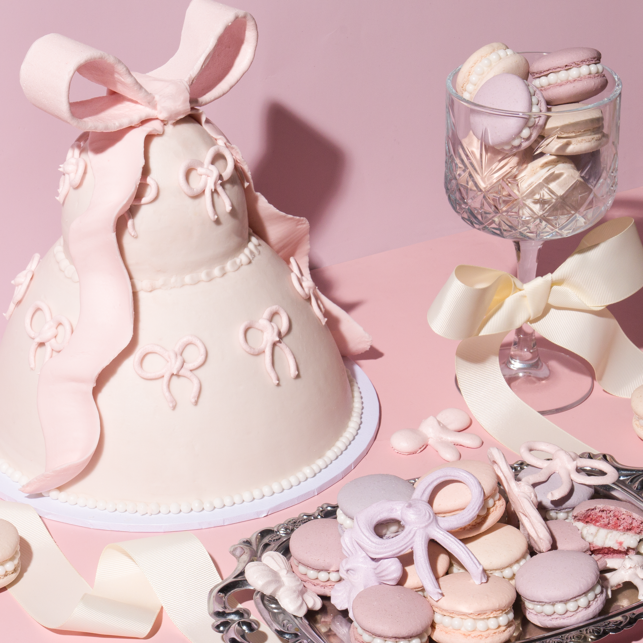 Meringue bow cake and pearl macarons made with Colour Mill Aqua Blend water-based food colouring.