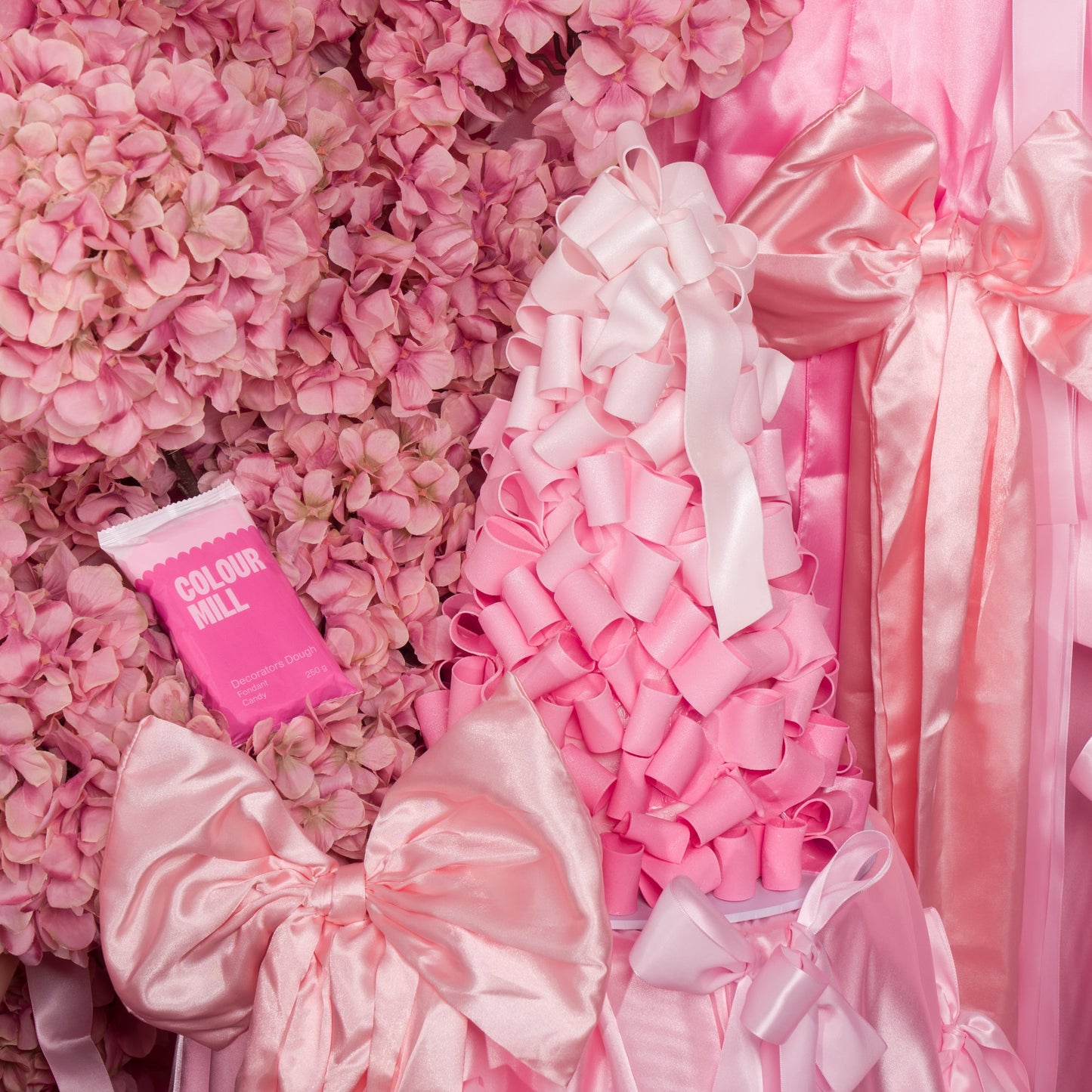 Colour Mill Decorators Dough Candy pink fondant 