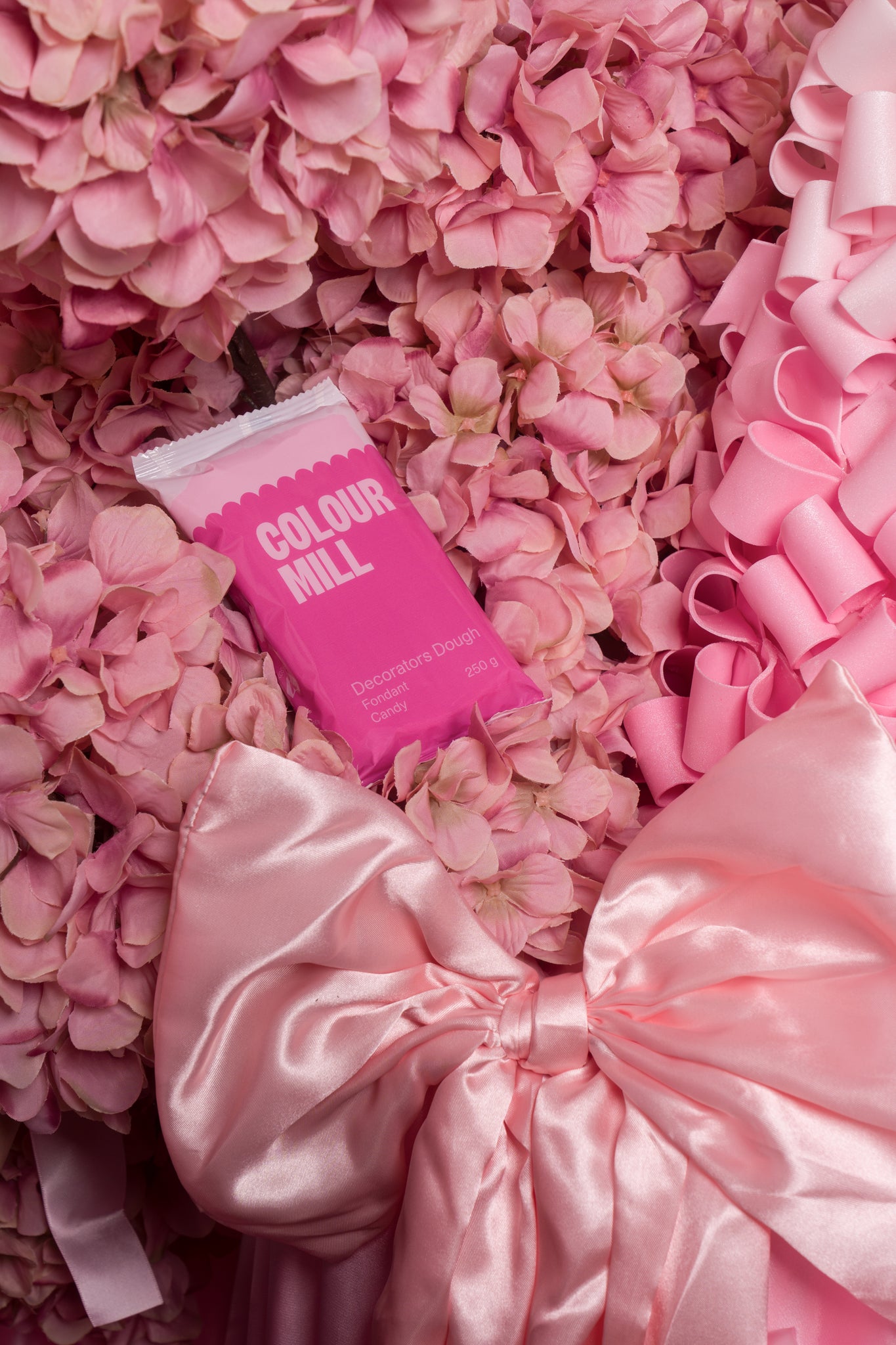 Colour Mill Decorators Dough Candy pink fondant 